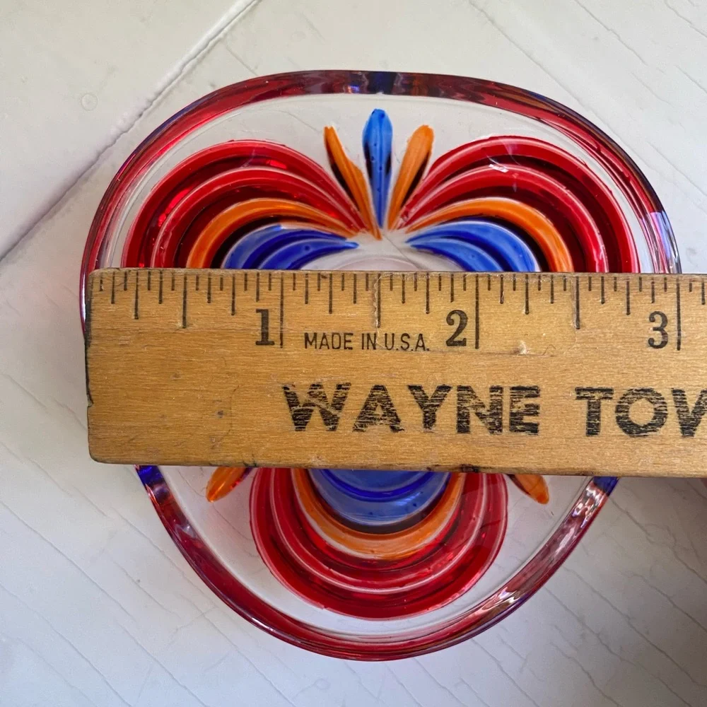 Made in Italy Murano glass dish. 3inches diameter. - Picture 3 of 4